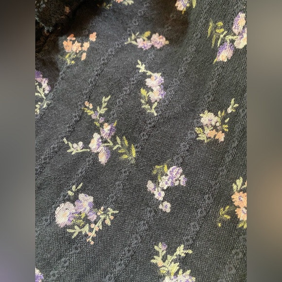 American Eagle Outfitters V Neck Floral Crop Top - Picture 5 of 11